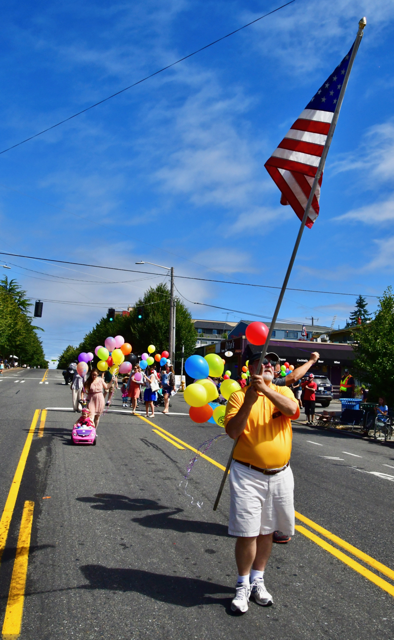 Brian Wald of West Seattle Rotary led the Kiddies Parade. Photo by Patrick Robinson