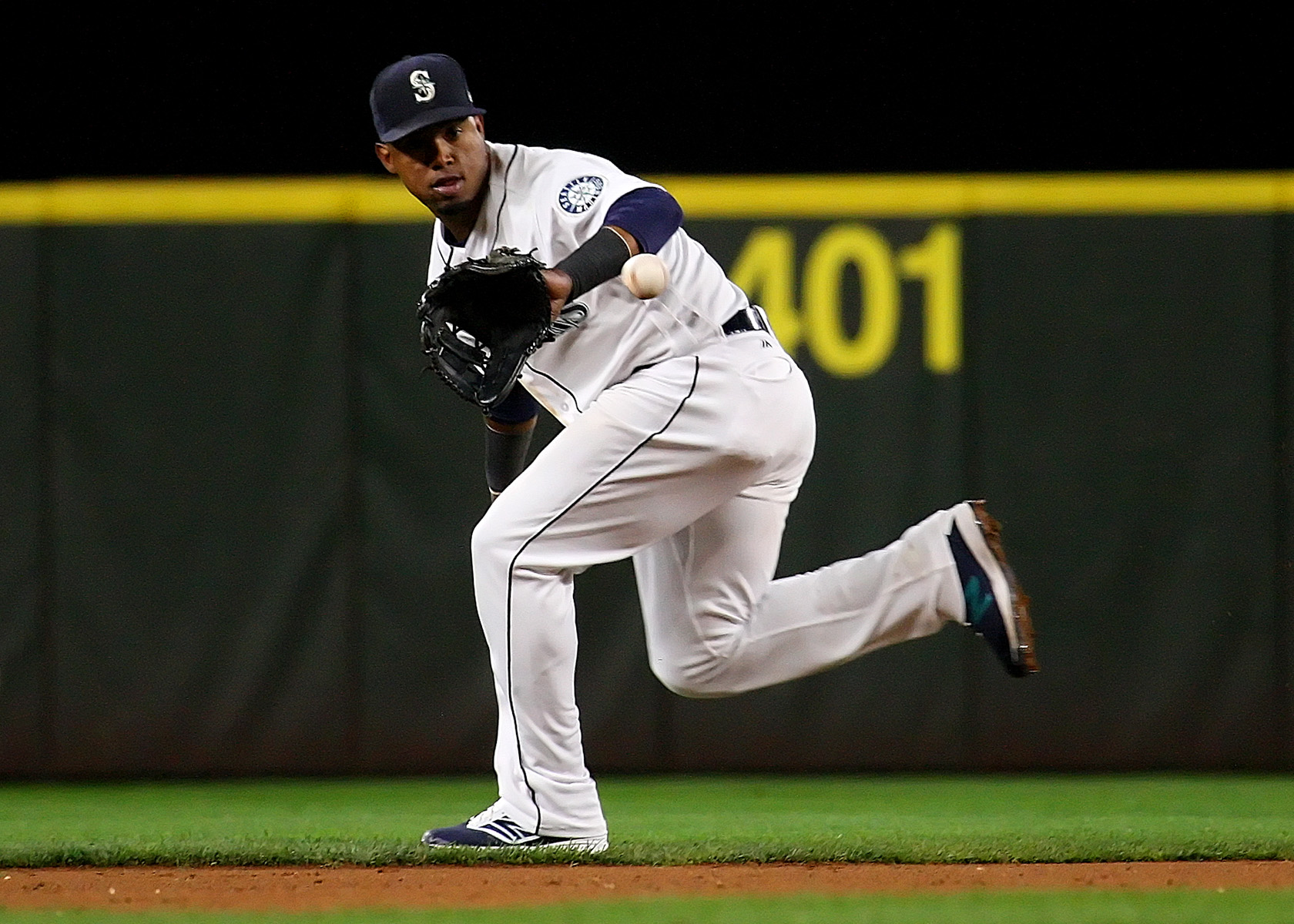 Mariners short stop Jean Segura fields the ball.