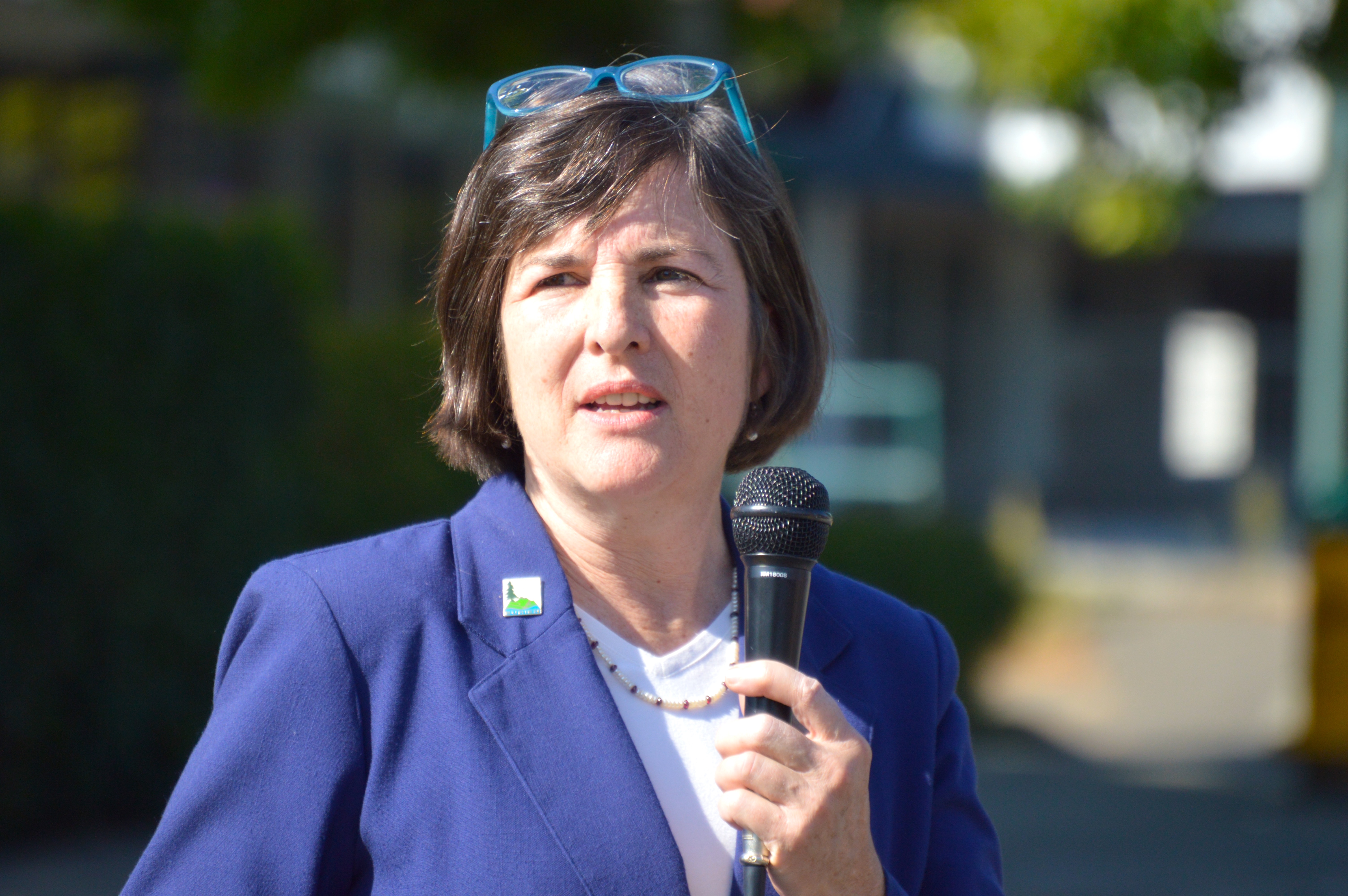 Mayor Lucy Krakowiak celebrated the return of Burien’s Downtown Arch during a rededication ceremony on Friday, Sept. 15. 