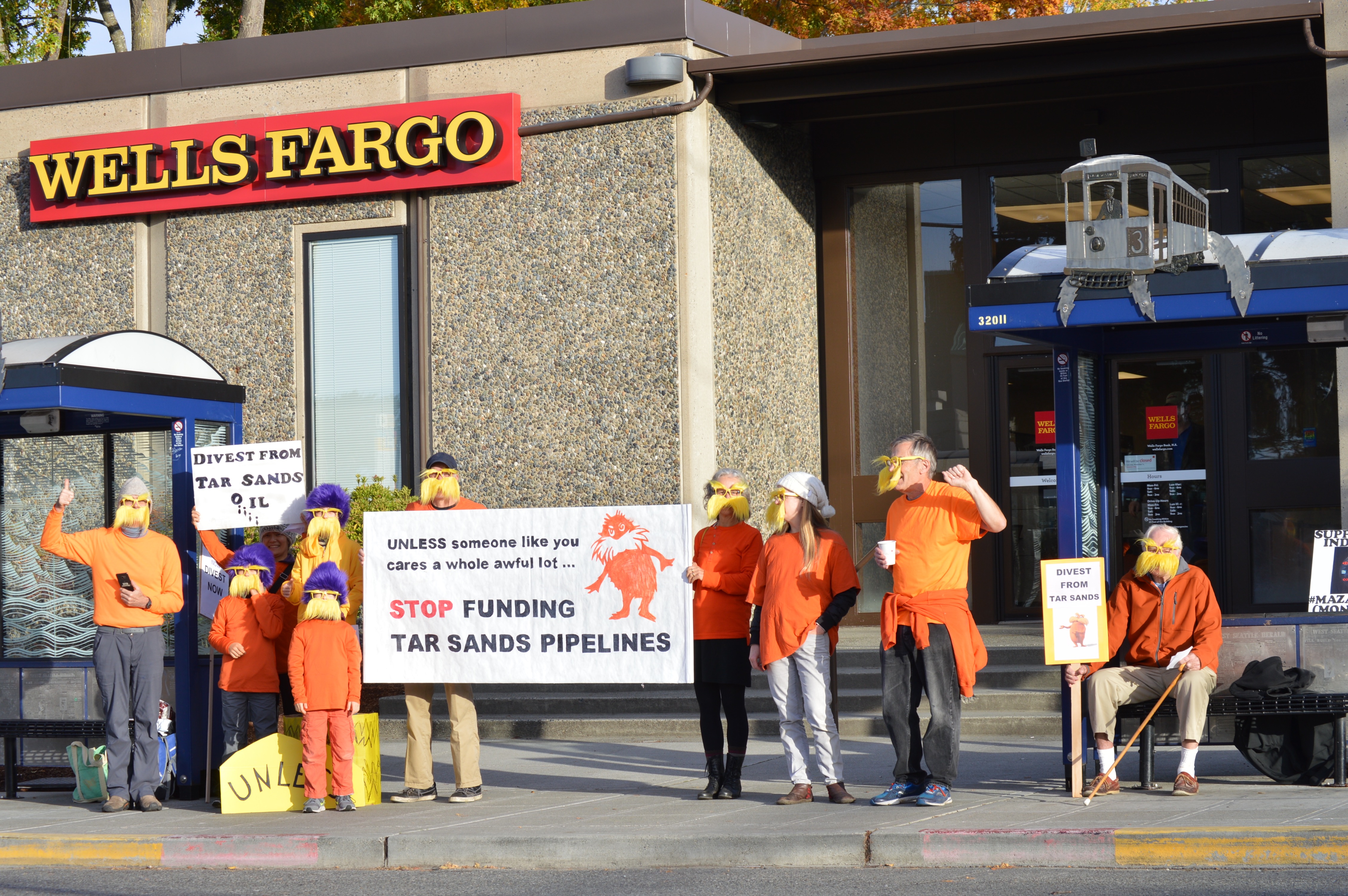 West Seattleites stand up to banks, demanding they divest from projects hurting the environment 