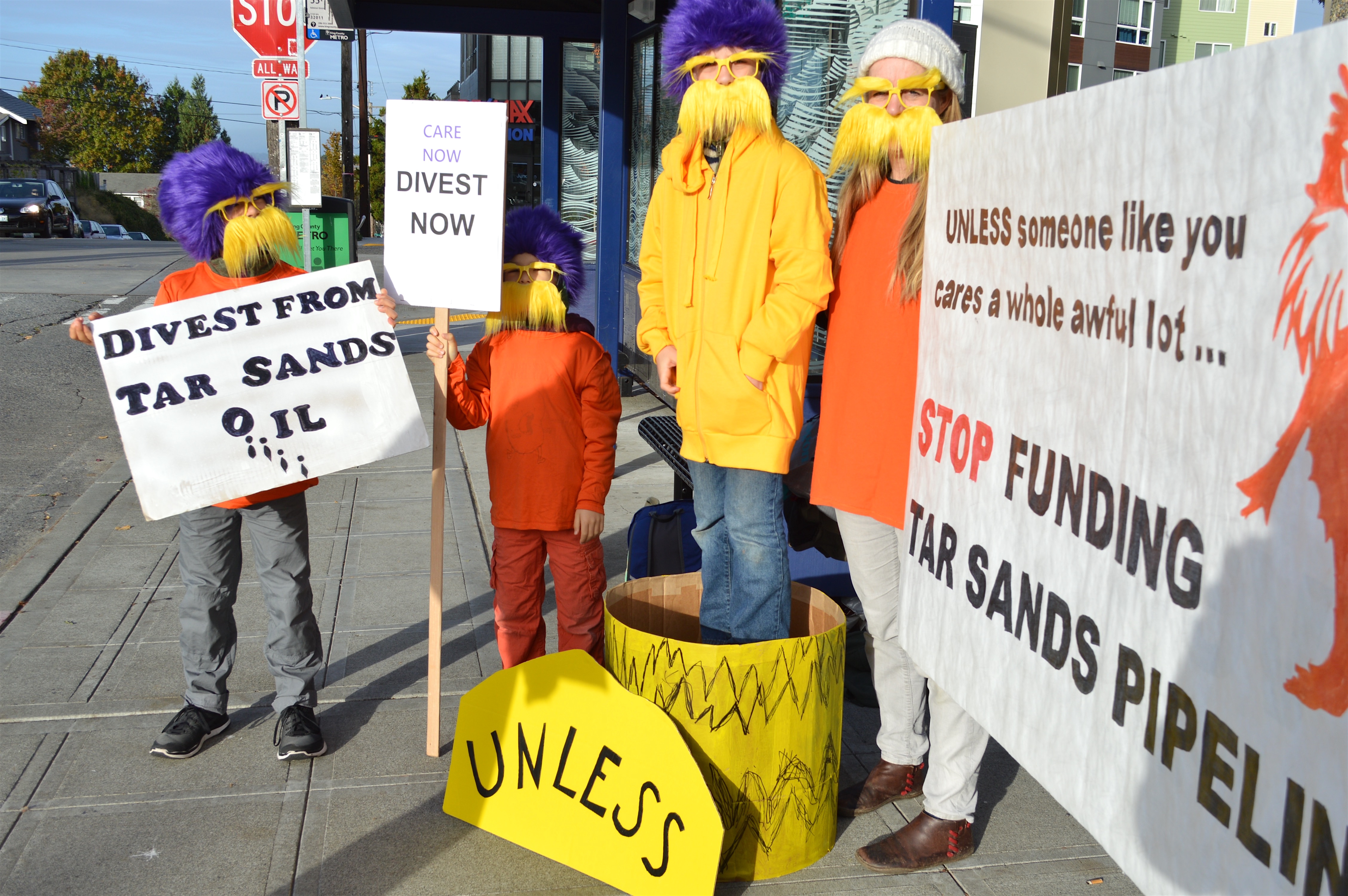 West Seattleites stand up to banks, demanding they divest from projects hurting the environment 