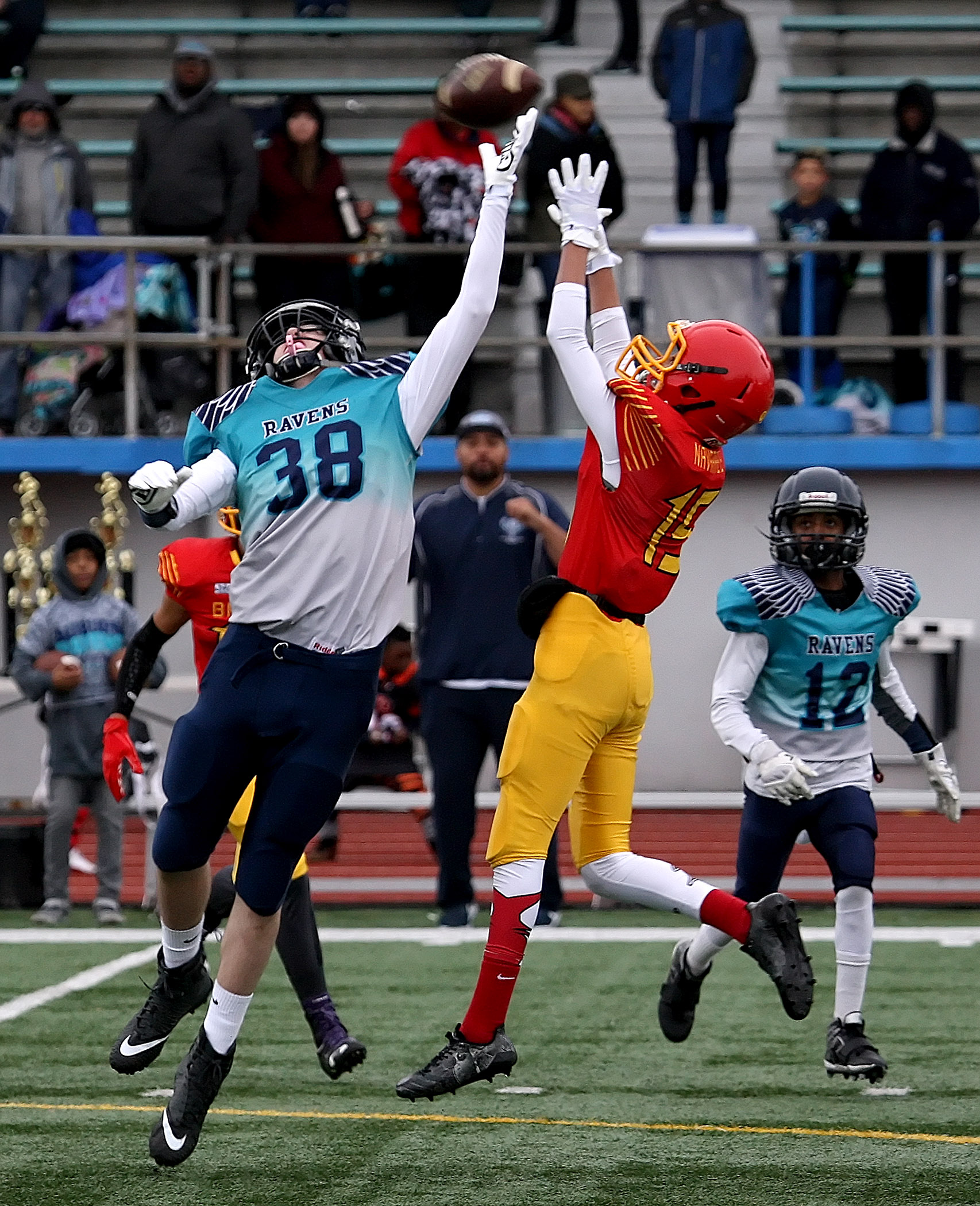 This is the 12U C-bracket championship game between the Kamiakin Braves from Kennewick and the Auburn Ravens that was held Sunday, November 19th at Highline Stadium. The Braves won 40-8 over the Ravens.