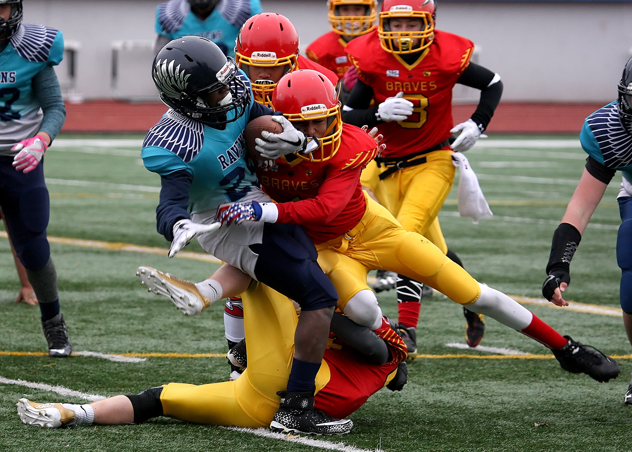 This is the 12U C-bracket championship game between the Kamiakin Braves from Kennewick and the Auburn Ravens that was held Sunday, November 19th at Highline Stadium. The Braves won 40-8 over the Ravens.