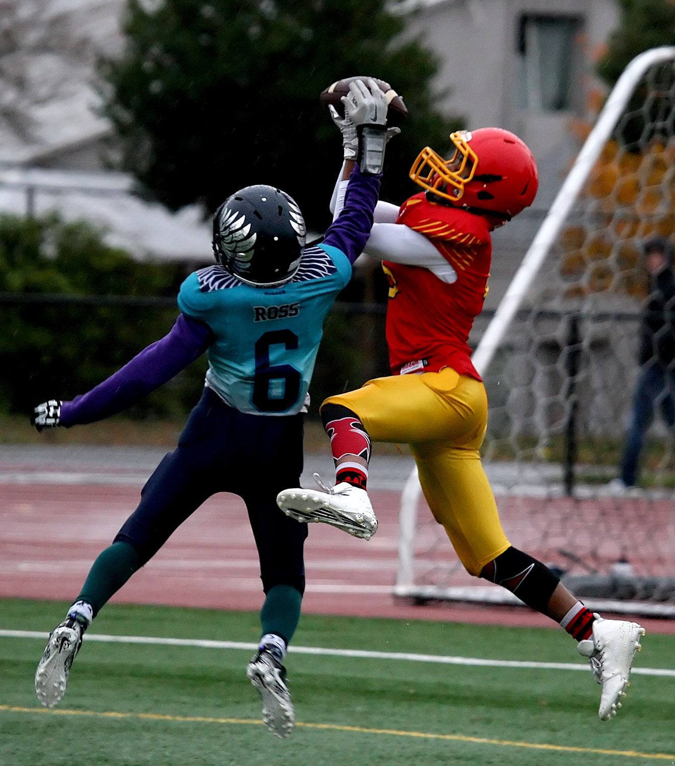 This is the 12U C-bracket championship game between the Kamiakin Braves from Kennewick and the Auburn Ravens that was held Sunday, November 19th at Highline Stadium. The Braves won 40-8 over the Ravens.