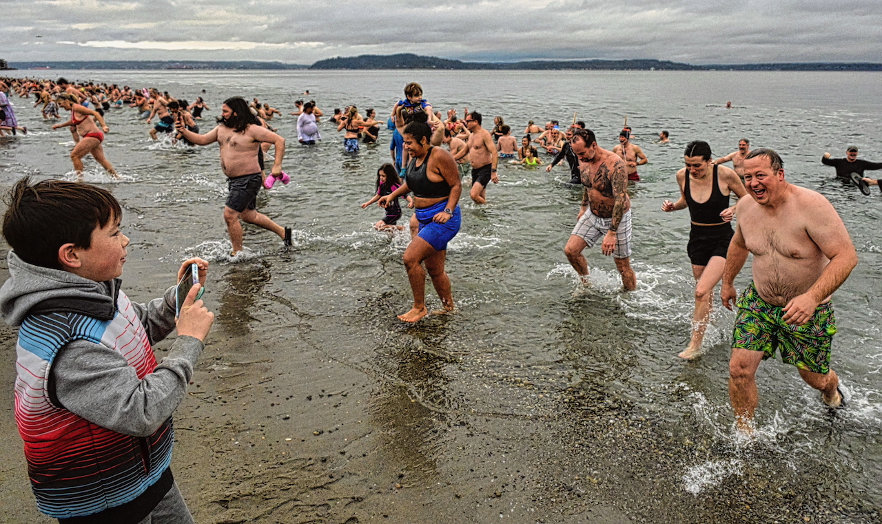 Thousands take the Polar Bear Plunge for 2025 New Year's Day Westside