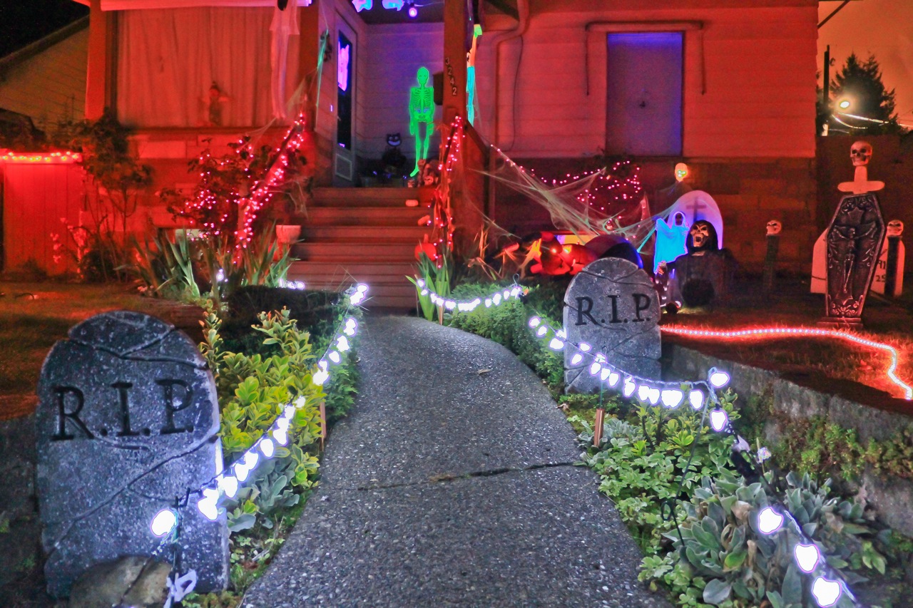 SLIDESHOW Halloween is huge for some homeowners in West Seattle