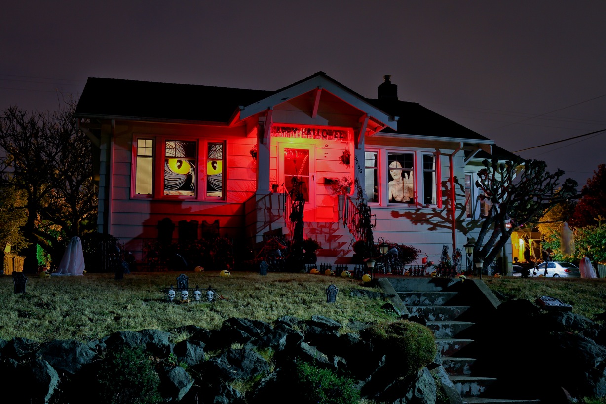 SLIDESHOW Halloween houses abound in West Seattle Westside Seattle