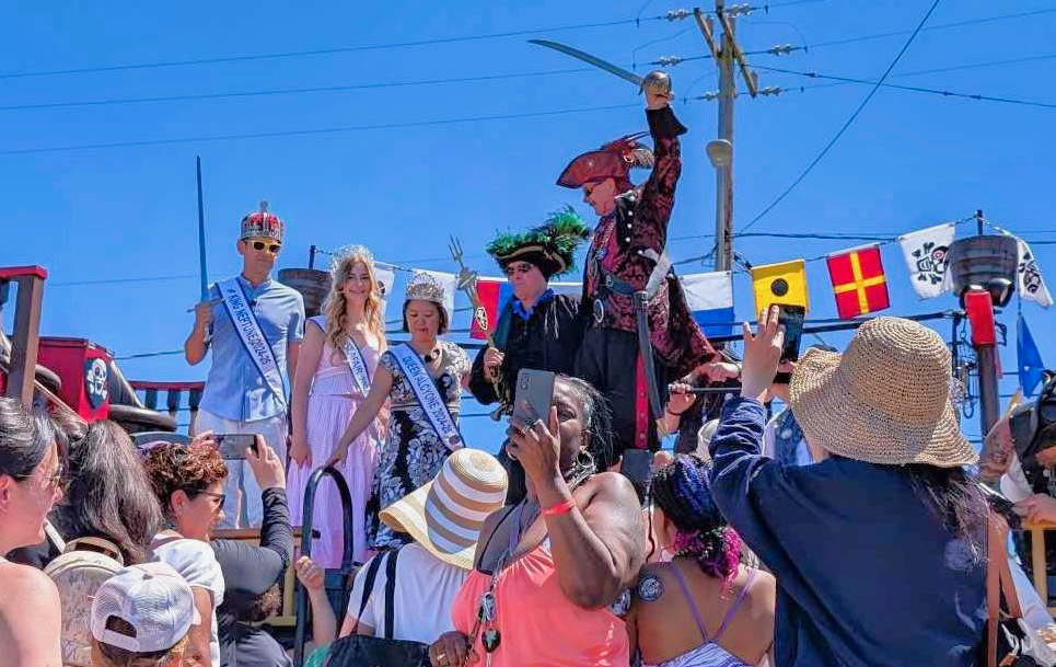 Seafair Royalty and pirates